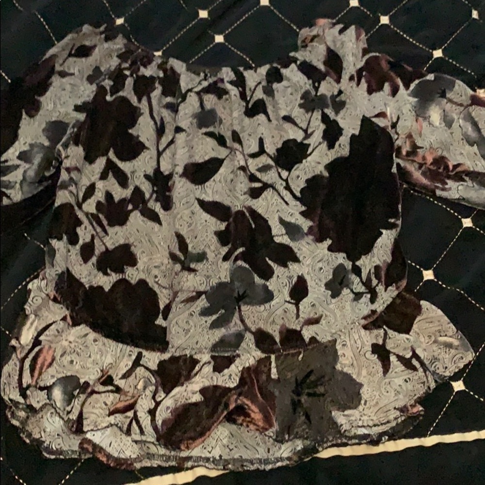 Velvet flowery top